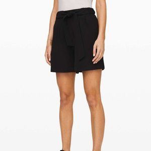 Lululemon Noir Short 5.5"